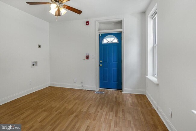 Building Photo - 3001 W Girard Ave