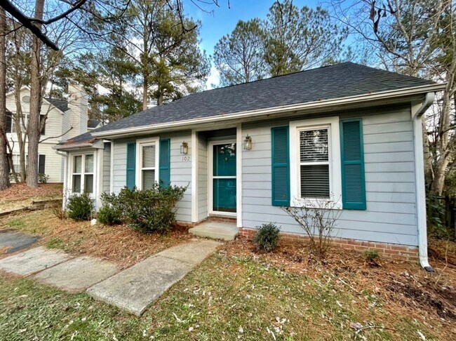 Building Photo - Charming 3 Bedroom House in Chapel Hill!