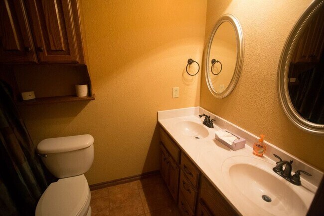 Building Photo - 3 Bed Home