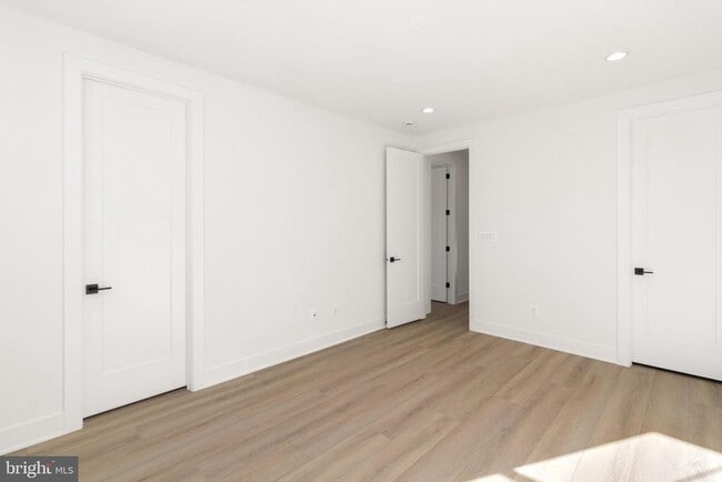 Building Photo - 853 N Manchester St