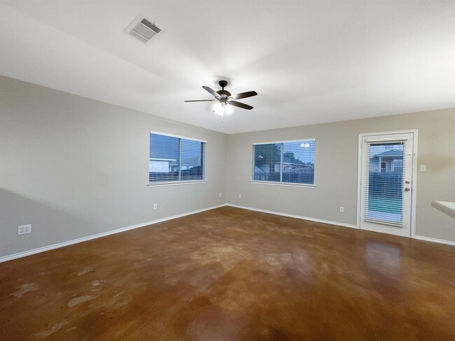 Building Photo - 1010 Whitley Dr