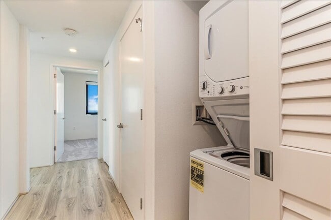 Building Photo - High Floor 2 BED/2 BATH/2 PRKG in brand new ILILANI - W/D INSIDE, LANAI, Corner Unit w/ Ocean View!!