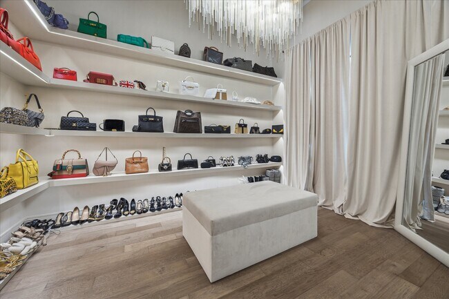 Building Photo - 5820 Winsome Ln