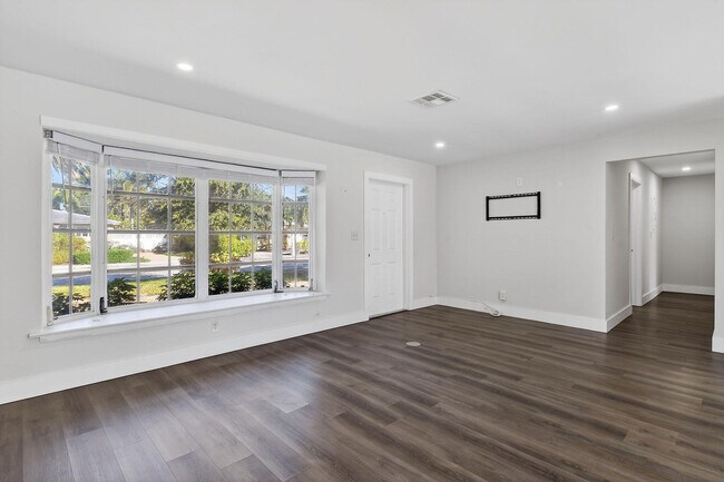 Building Photo - 122 Arlington Pl