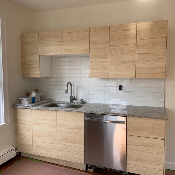 Building Photo - 10 Clary St
