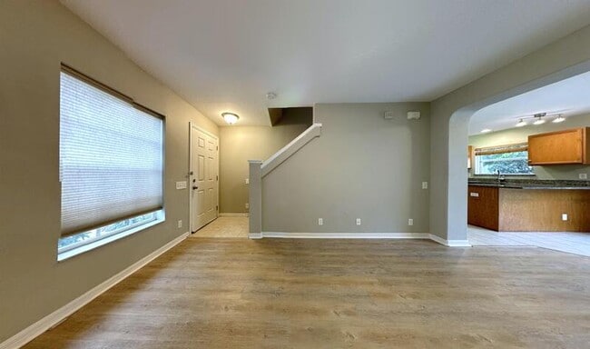 Building Photo - 8006 Thoroughbred Loop