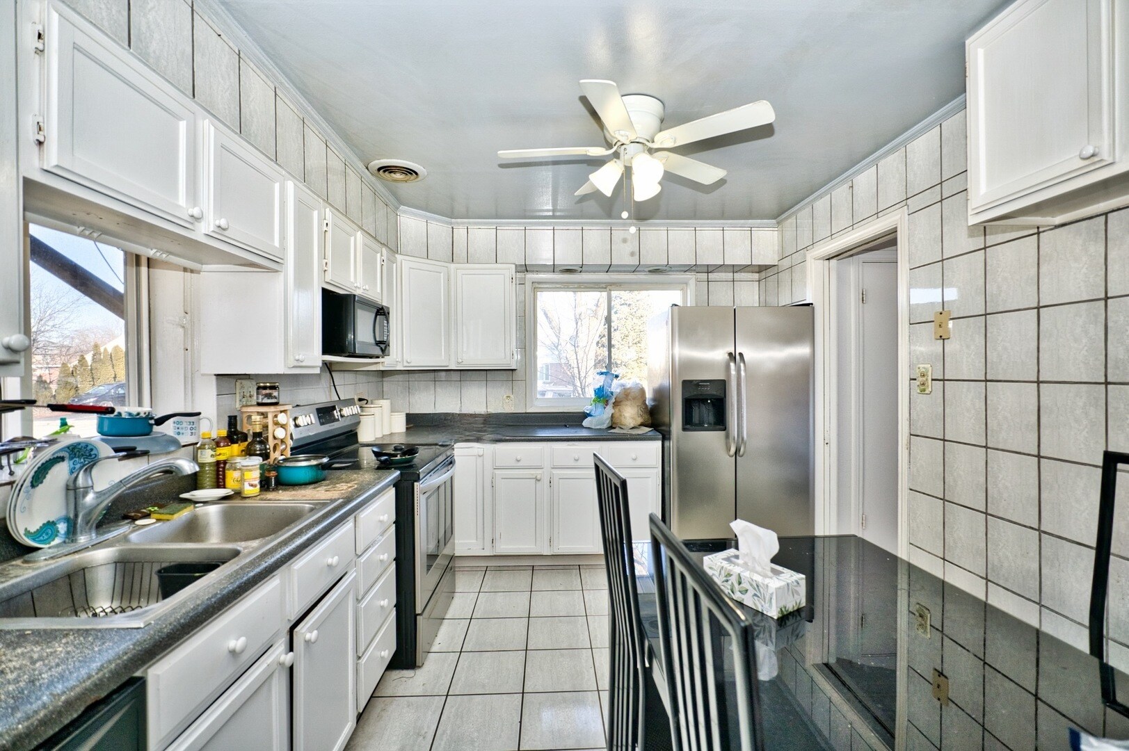 Building Photo - 7014 N Kilbourn Ave