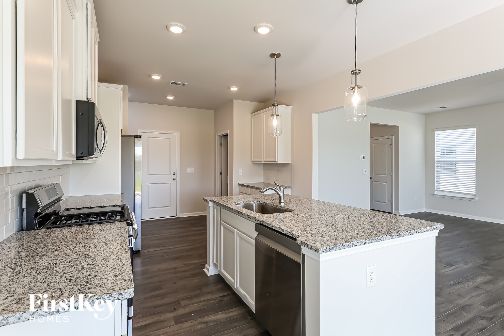 Building Photo - 903 Birchcrest Wy