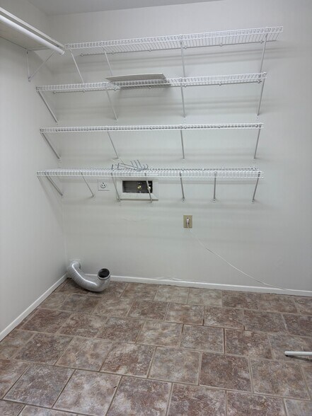 Building Photo - 124 Appletree Ct