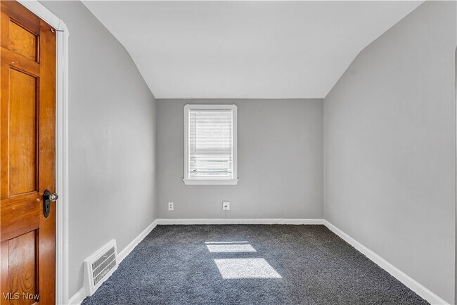 Building Photo - 15102 Edgewood Ave