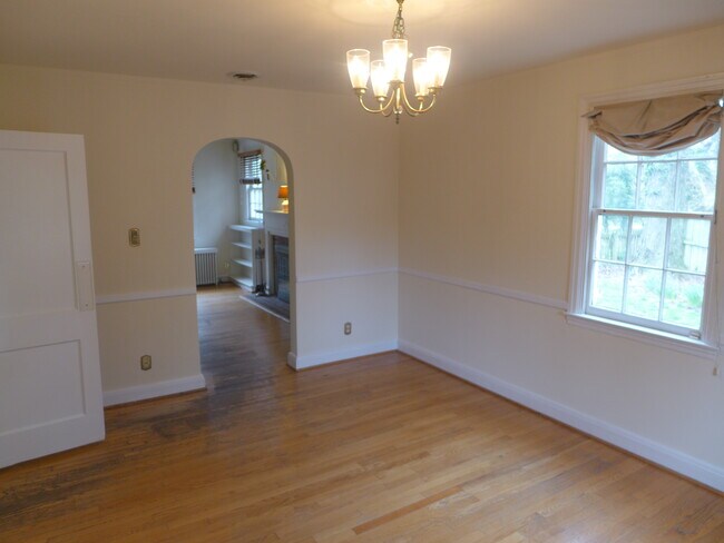 Building Photo - 300 Woodbourne Ave