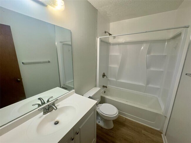 Building Photo - 112 S Mockingbird Ln