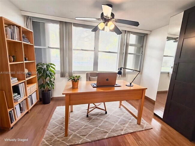 Building Photo - 901 NE 14th Ave