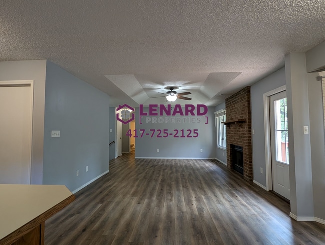Building Photo - Large 4 Bedroom Home