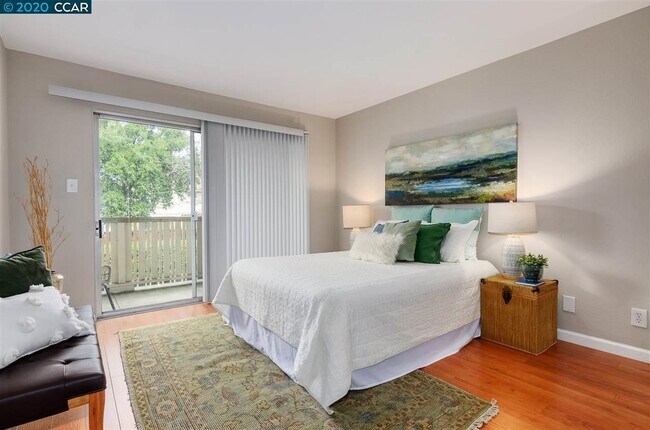 Building Photo - 2716 Oak Rd