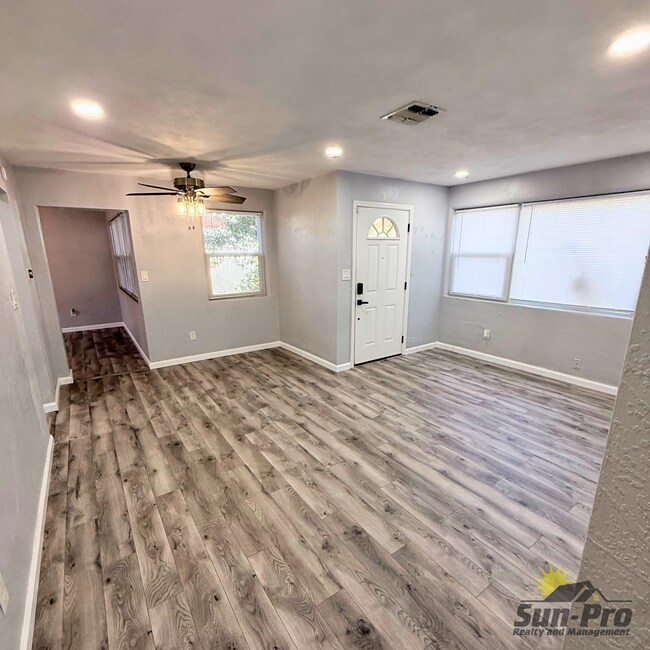 Building Photo - 332 S Seneca Blvd