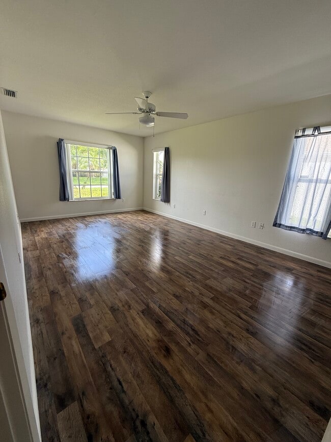 Building Photo - 2220 Jackson Heights Dr