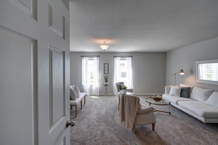 Building Photo - 677 Julia Way