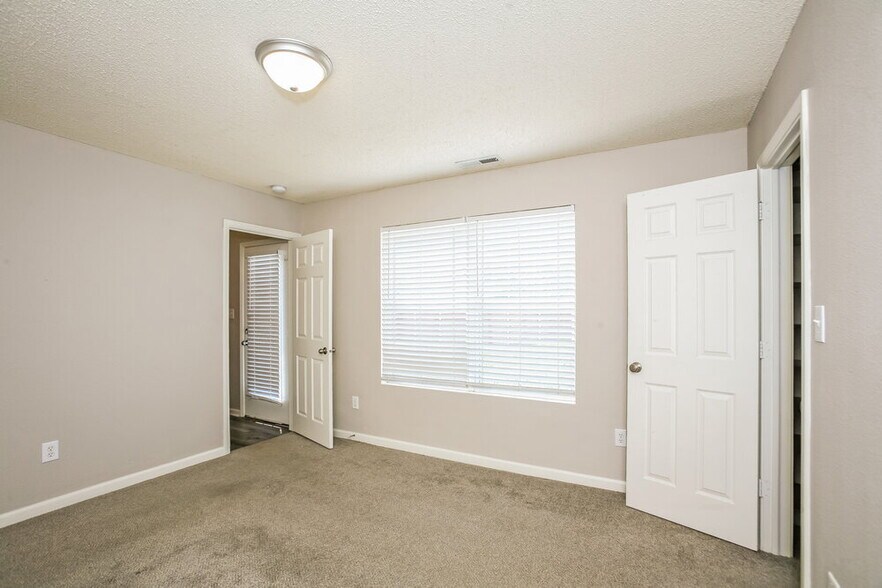 Building Photo - 5614 Sweet River Dr