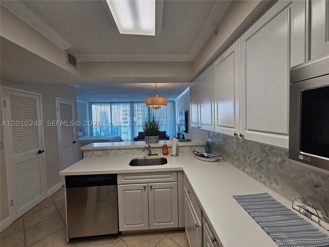 Building Photo - 2501 S Ocean Dr