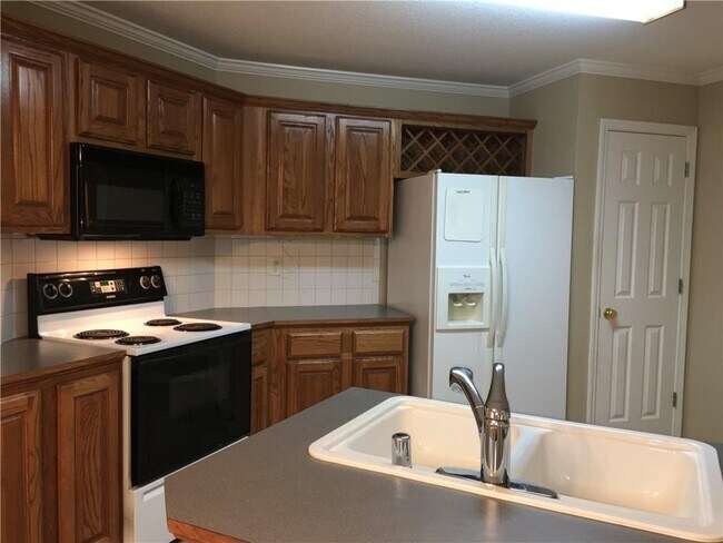 Building Photo - 2905 Essex Pl