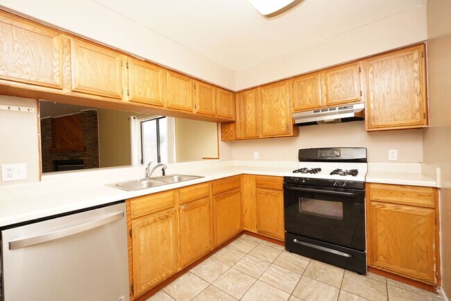 Building Photo - 104 Cedar Ridge Way
