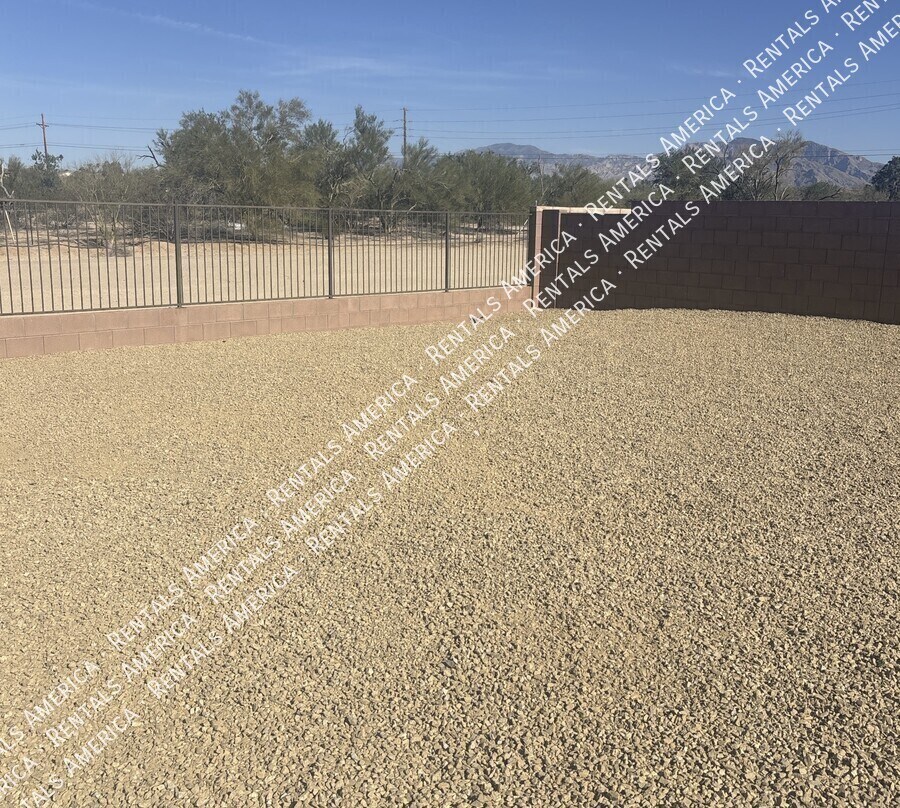 Building Photo - 5468 W Monterey Dr