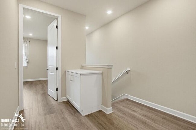 Building Photo - Bright & Modern 3Bdm 2Ba Townhome in Vista!
