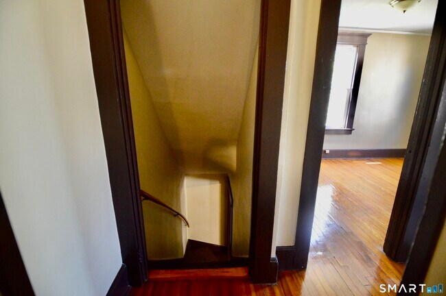 Building Photo - 48 Riverview Pl