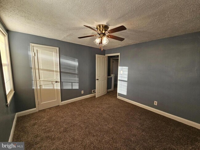 Building Photo - 3238 Westmont Ave