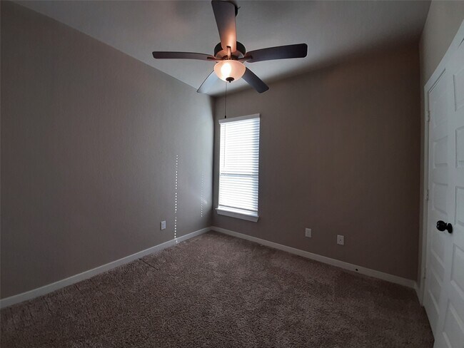 Building Photo - 9741 Grosbeak Ln