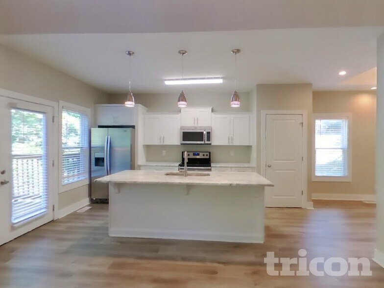 Building Photo - 1765 Bridgecrest Dr