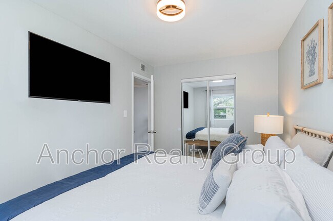 Building Photo - 909 Pacific Ave