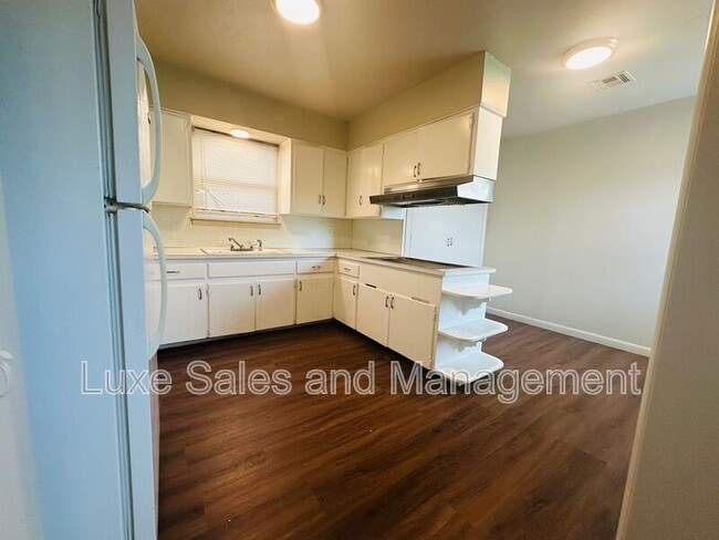 Building Photo - 3228 S Clegern St