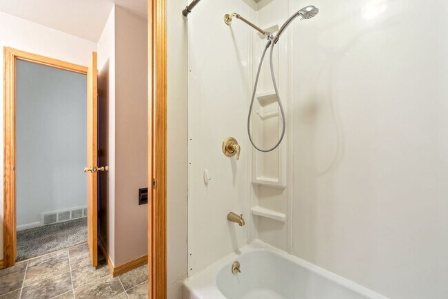 Building Photo - 3 Bedroom Ranch Home North of Lake Loveland