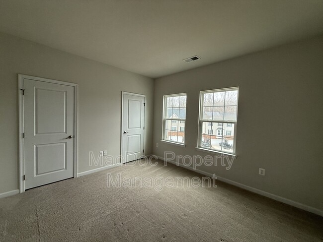 Building Photo - 505 Rolling Valley Dr