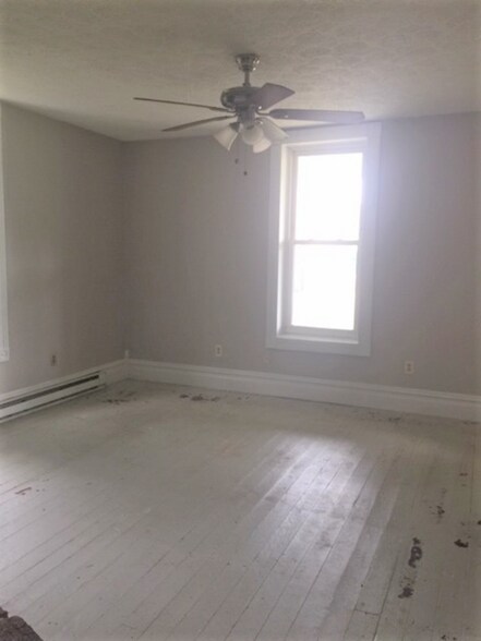 Building Photo - 221 S Poplar Ave