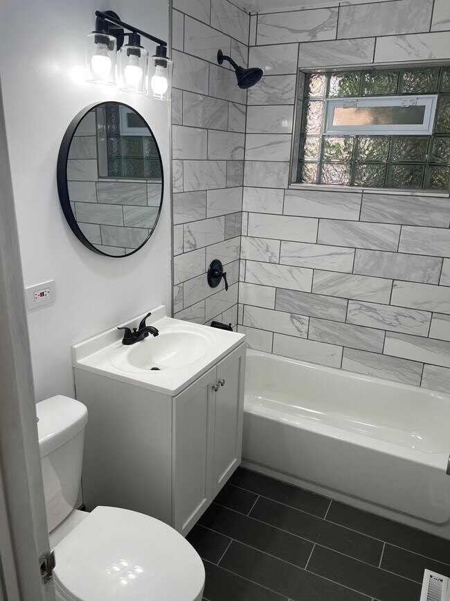 Building Photo - 148 E Quincy St