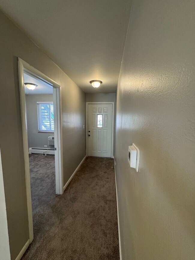 Building Photo - Charming One Bedroom One Bathroom available in Littleton!