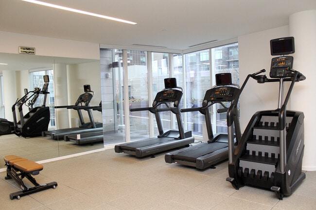 Building Photo - Unrivaled Cosmopolitan Condo w/Breathtaking City & River Views
