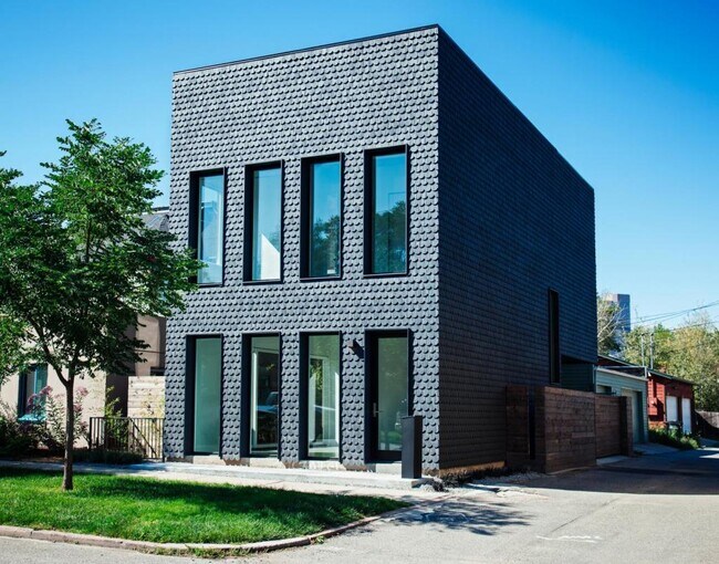 Building Photo - 1016 30th St