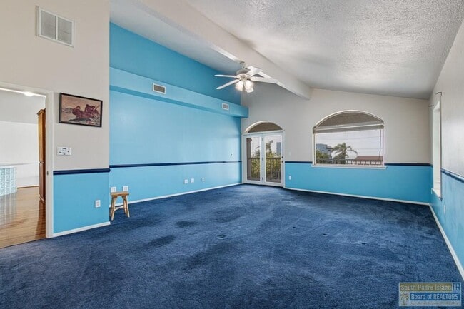 Building Photo - 813 N Shore Dr