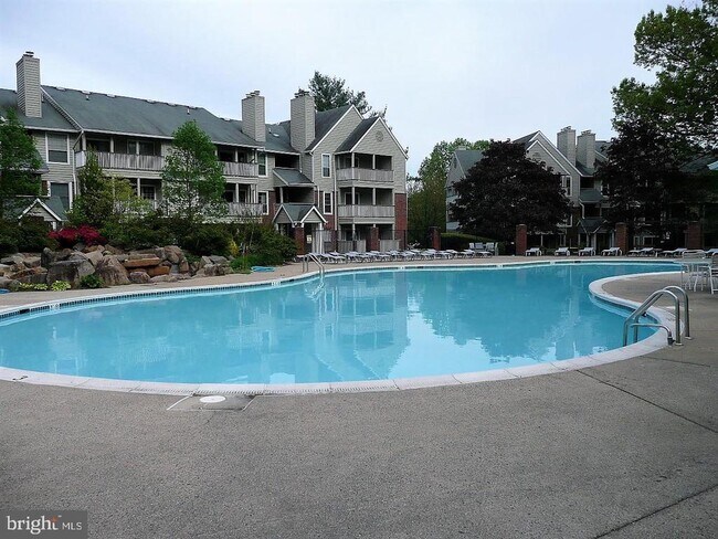Building Photo - 3903 Penderview Dr