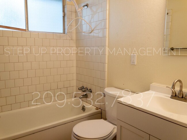 Building Photo - 2 Bedroom 1 Bath Home in Twain Harte!