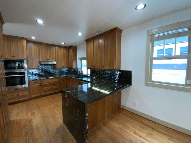 Building Photo - Long Term Furnished Rental available in Co...