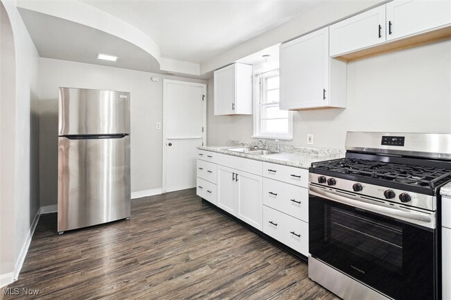 Building Photo - 5215 E 115th St