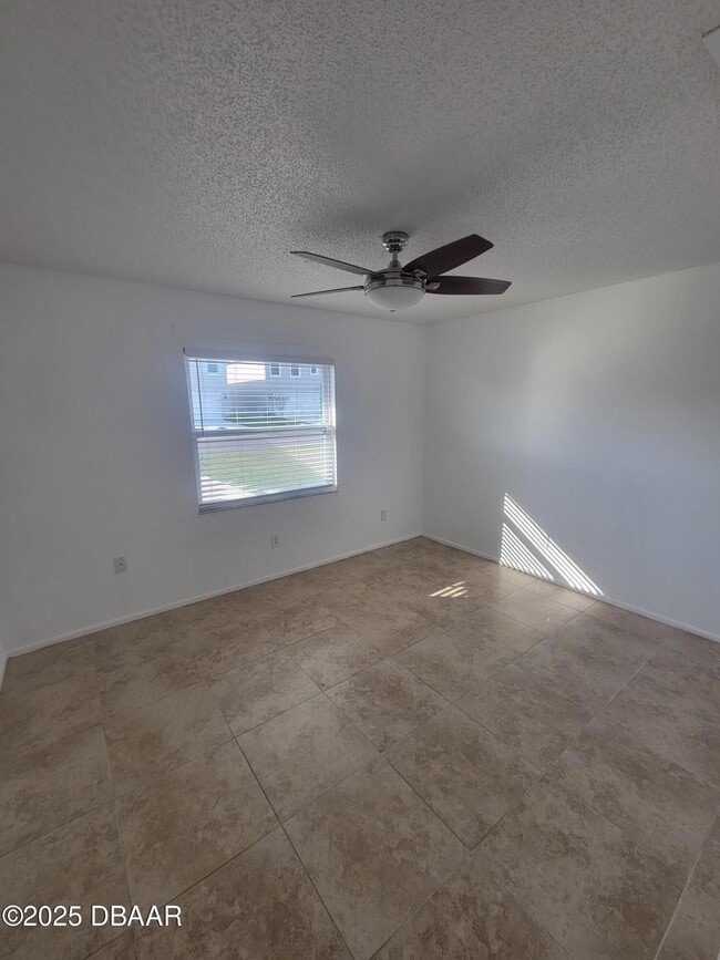 Building Photo - 1112 5th St