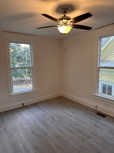 Building Photo - 7 Myrtle St SW