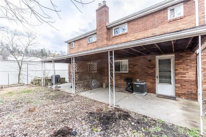 Building Photo - 2273 Pauline Ave