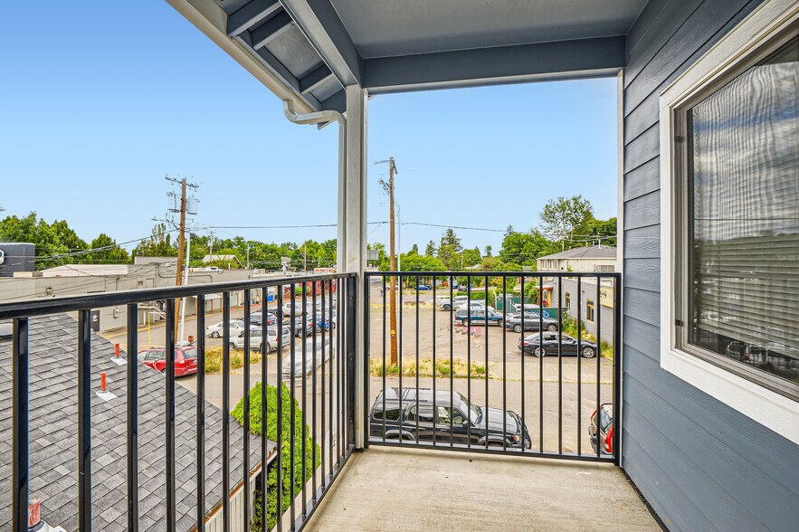 Balcony - 4783 NE 108th Ave